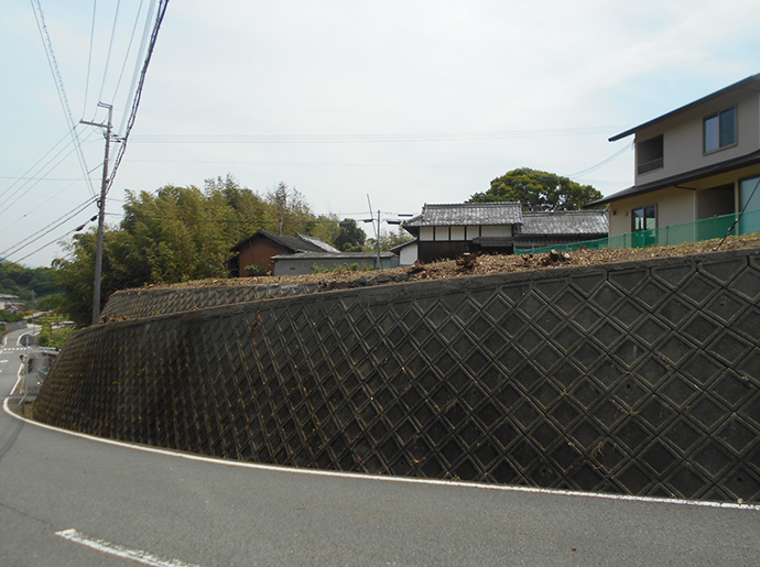 庭仕事 草刈り 剪定 伐採など 害虫駆除 和歌山の便利屋 不用品 遺品 生前整理はジェイプラスへ